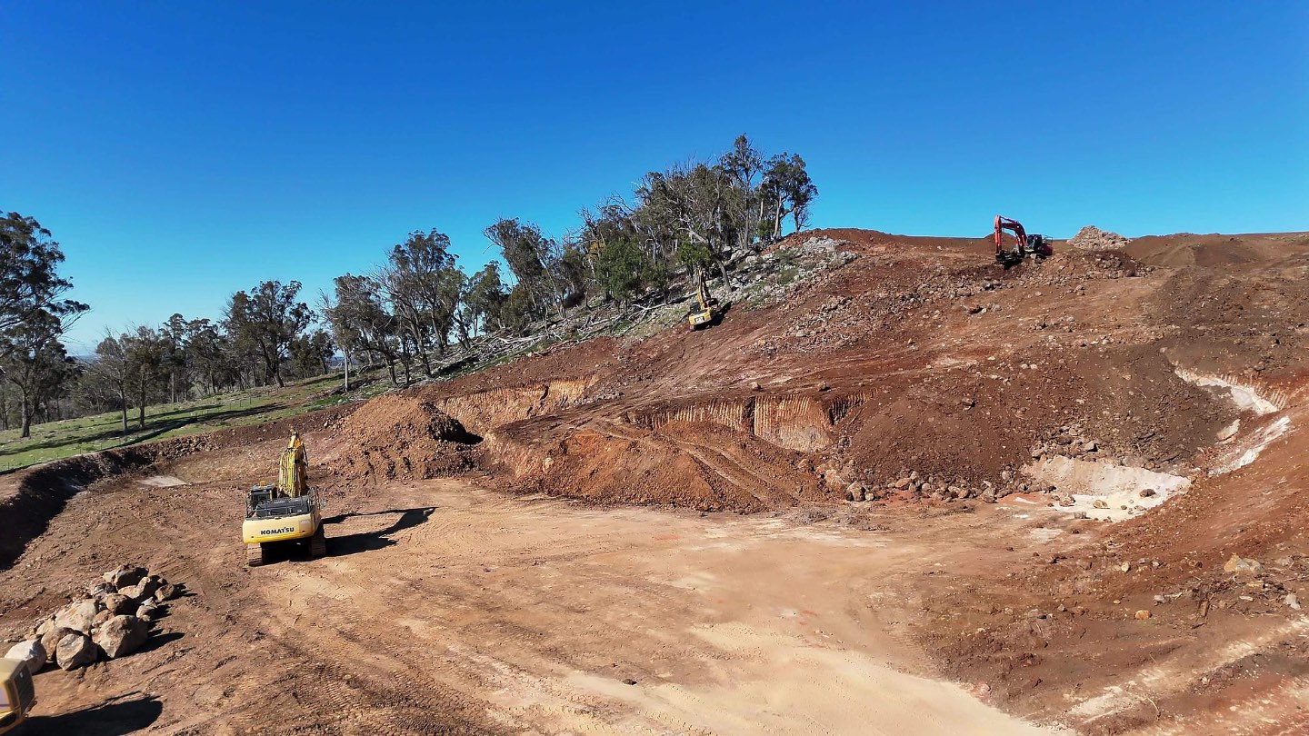 Excavator on the pit floor