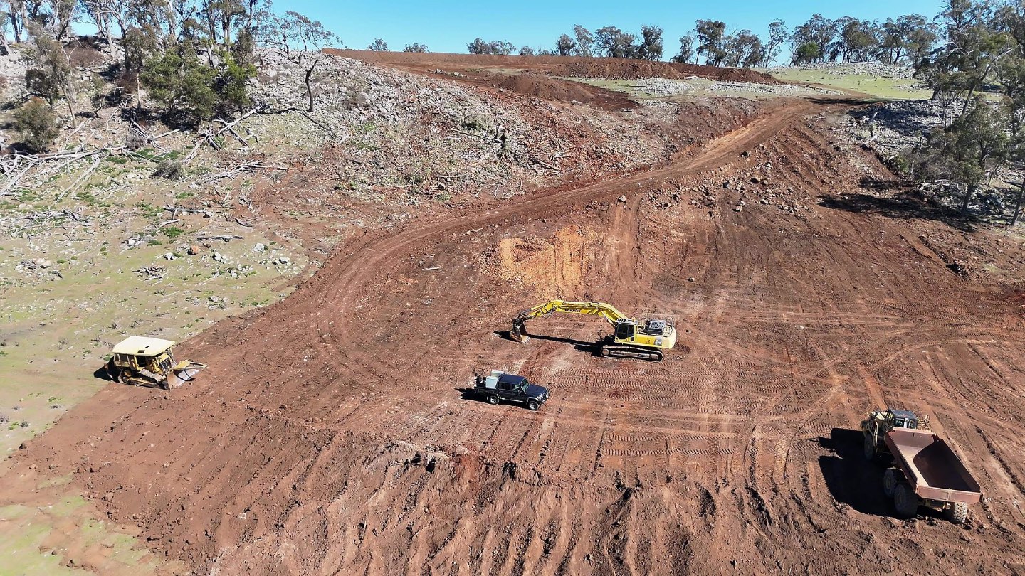 Oxley earthworks fleet from the air